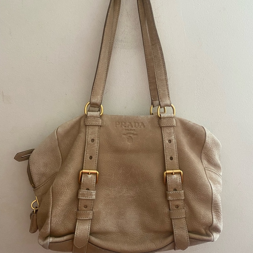 Prada leather bag! - Picture 1 of 14